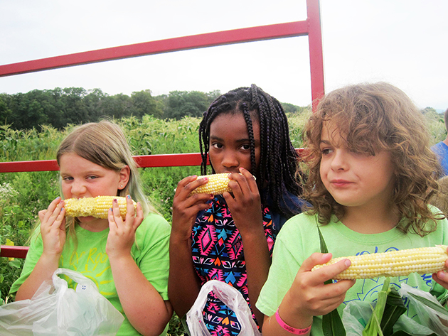 CornEaters_3girls-3621